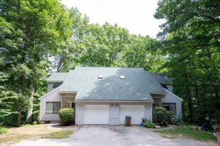 13 Bayberry Dr in Atkinson, NH - Building Photo