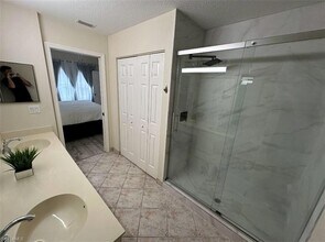 6625 Huntington Lakes Cir, Unit 203 in Naples, FL - Building Photo - Building Photo