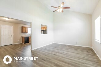 1024 NE Queens Ct in Lee's Summit, MO - Building Photo - Building Photo