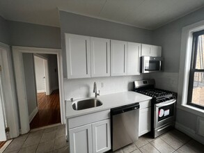 930-Berkeley Manor, LLC in Bayonne, NJ - Building Photo - Interior Photo