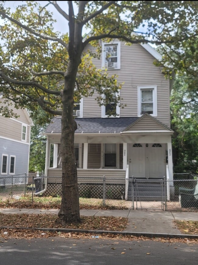 502 Winchester Ave, Unit 3rd