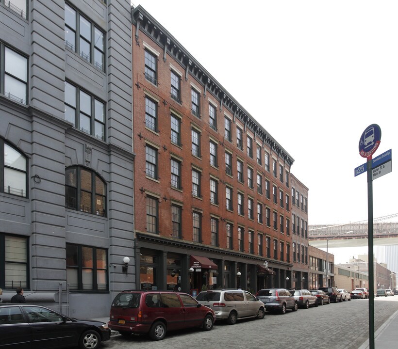 66 Water Street in Brooklyn, NY - Foto de edificio