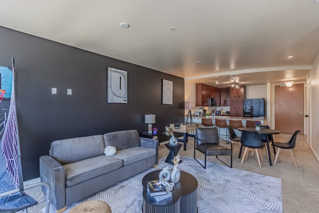 44 W Monroe St in Phoenix, AZ - Building Photo