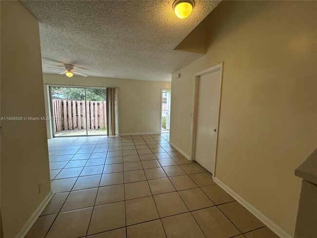 1401 Cypress Way W in West Palm Beach, FL - Building Photo - Building Photo