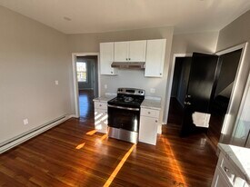 3 Margaret St, Unit 2nd floor in Chicopee, MA - Building Photo