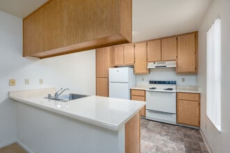Springview Oaks Apartments in Rocklin, CA - Building Photo - Building Photo