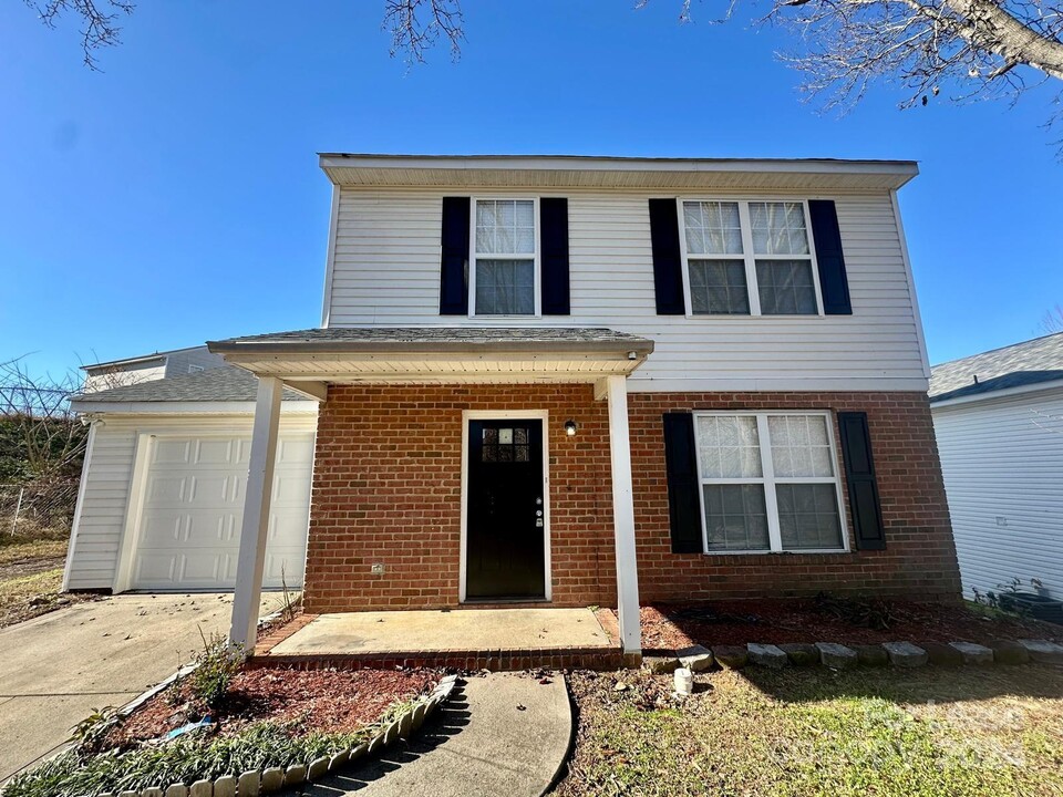 7113 Red Bud Cir in Charlotte, NC - Building Photo