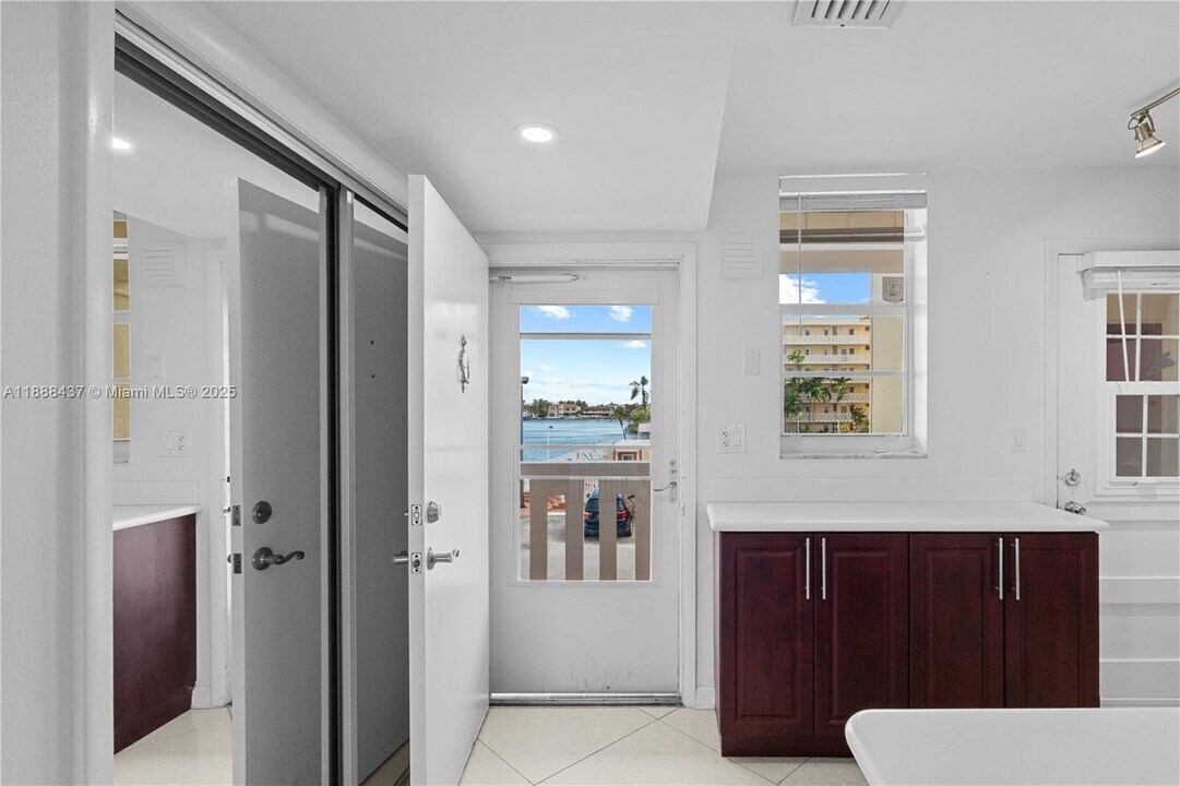 2999 Point E Dr in Aventura, FL - Building Photo