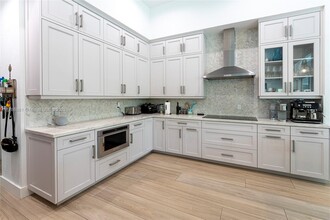 4023 W Lake Estates Dr in Davie, FL - Foto de edificio - Building Photo