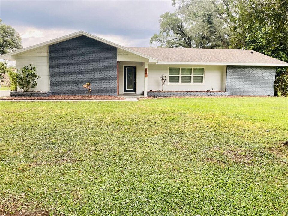 608 Overhill Dr in Brandon, FL - Building Photo