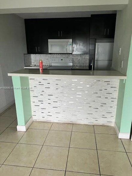 4400 W 16th Ave, Unit 530 in Hialeah, FL - Building Photo - Building Photo