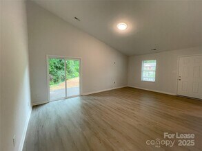 7135 Ludwig Dr in Charlotte, NC - Building Photo - Building Photo