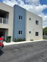 811 E 52nd St in Hialeah, FL - Building Photo