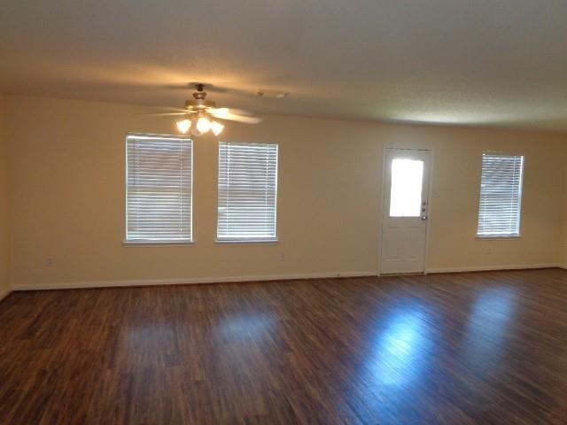 1053 Windy Grove Ln in Conroe, TX - Foto de edificio - Building Photo