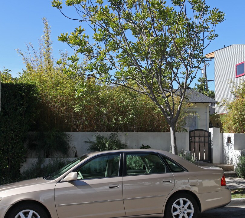 1222 Chelsea Ave in Santa Monica, CA - Building Photo