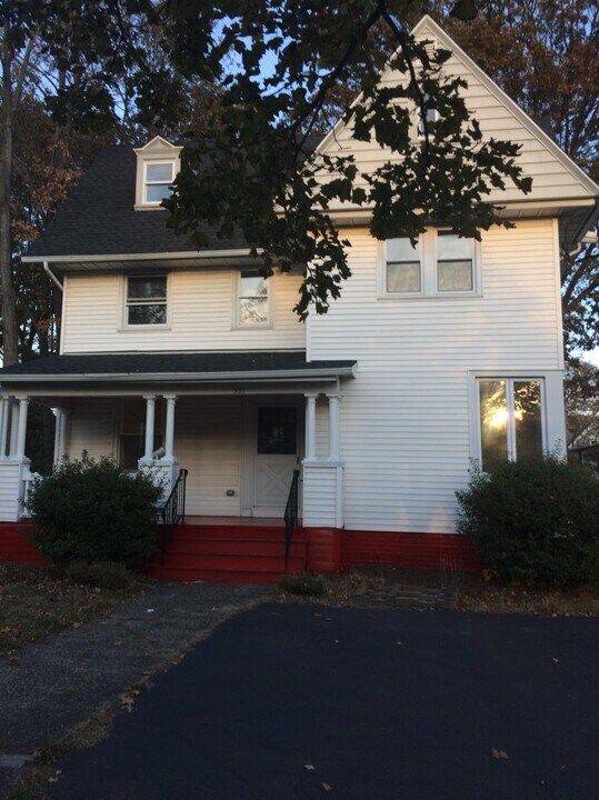 591 Washington Ave in West Haven, CT - Building Photo