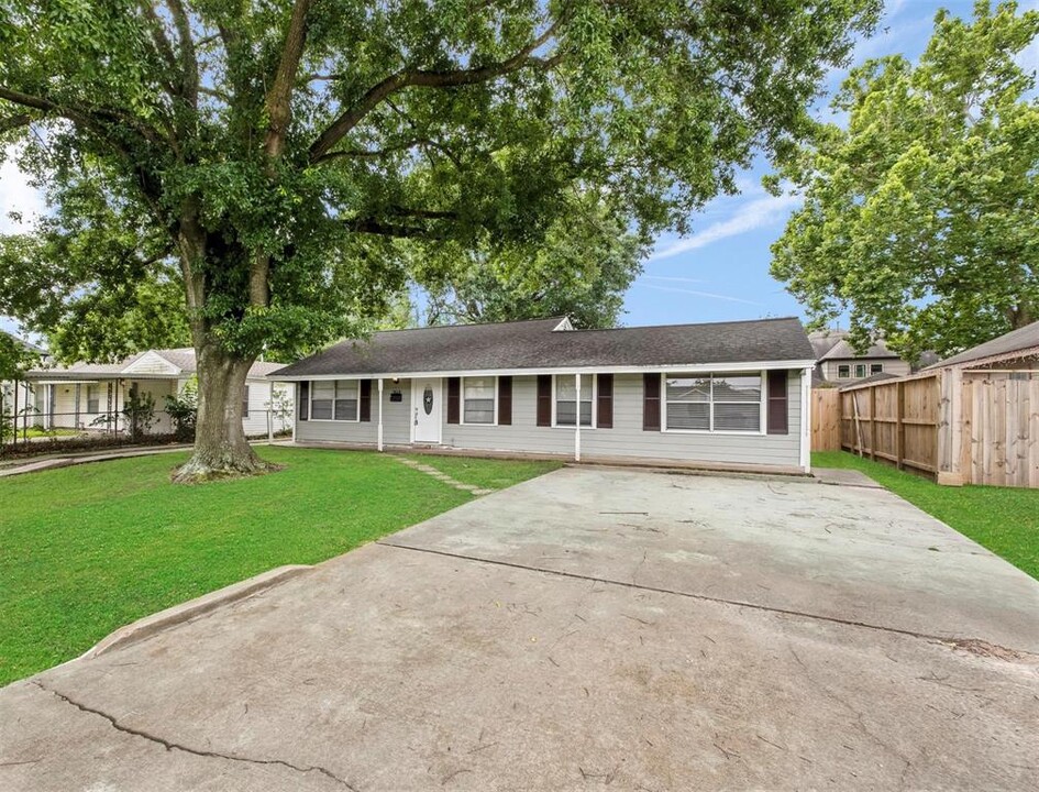 6421 Teluco St in Houston, TX - Building Photo