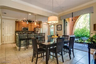 9161 Chula Vista St in Naples, FL - Building Photo