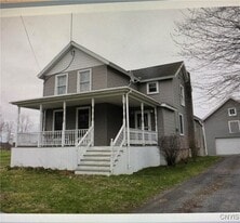 202 Monroe St in Sackets Harbor, NY - Building Photo
