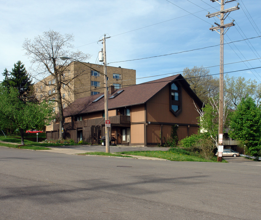 1360 N Howard St in Akron, OH - Building Photo