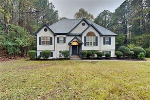 5022 Cliff Top Dr in Loganville, GA - Building Photo