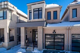 35 Cryderman Ln in Clarington, ON - Building Photo