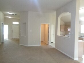 446 N Compass Rose Cir in Crosby, TX - Foto de edificio - Building Photo