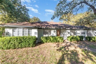 210 Oak Forest Trail in Euless, TX - Building Photo - Building Photo