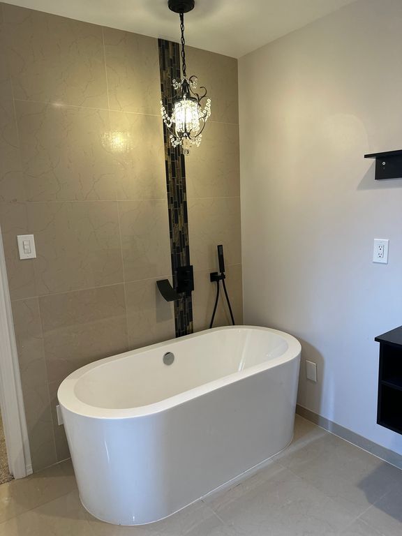 property at 2423 Palomas Dr NE