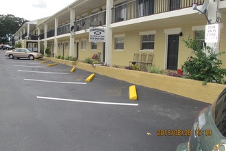 706 W Dixie Ave in Leesburg, FL - Foto de edificio - Building Photo