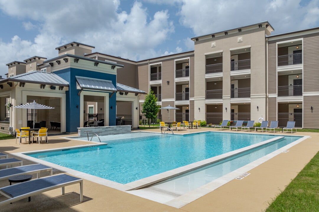 Campanile on Minimax in Houston, TX - Foto de edificio