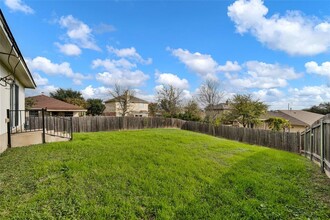 5329 Hutchinson Dr in Austin, TX - Building Photo - Building Photo