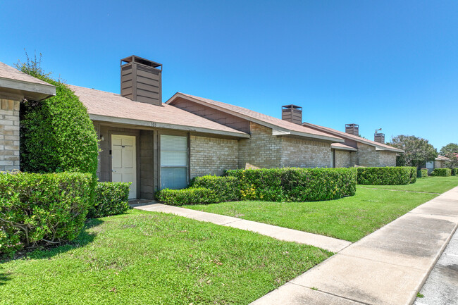 University Village Apartments in Richardson, TX - Building Photo - Building Photo