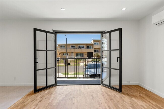 property at 652 Hayworth Ave
