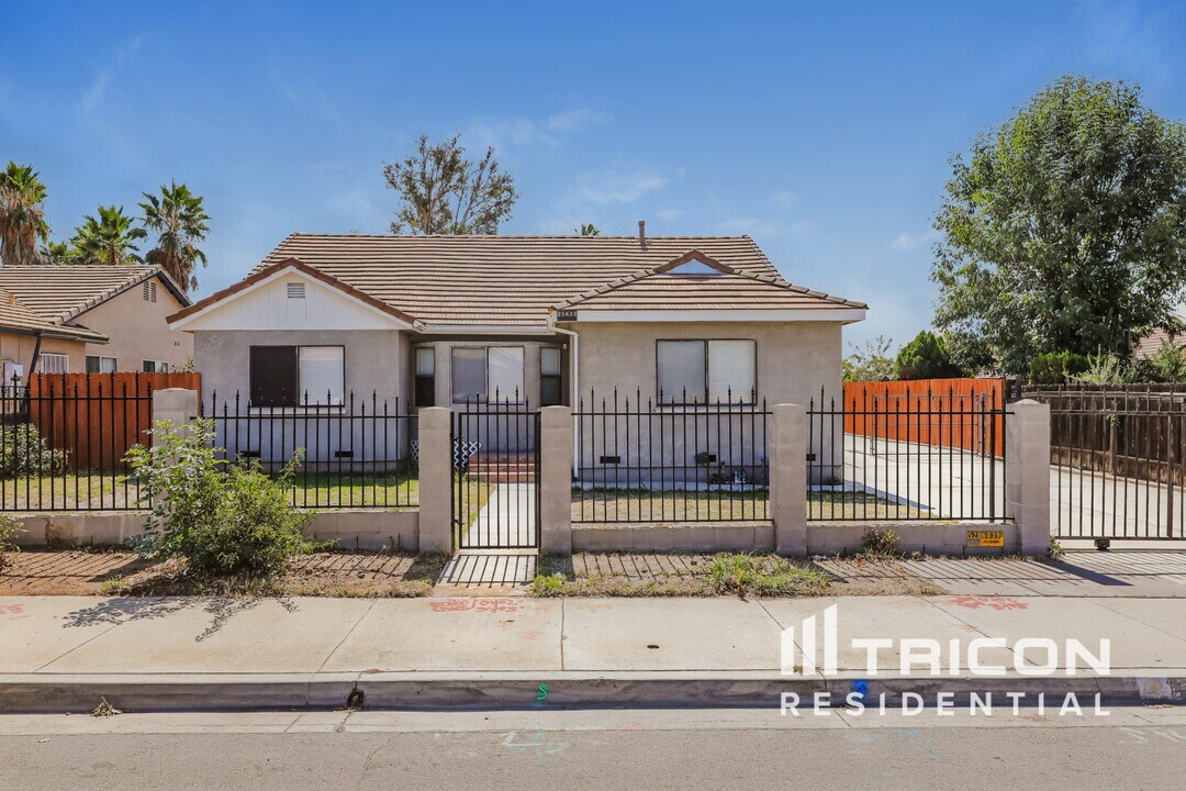 25631 Fir Ave in Moreno Valley, CA - Building Photo