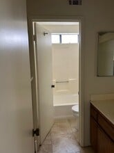 10413 Western Ave, Unit 102 in Downey, CA - Building Photo - Building Photo