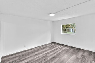5100 SW 64th Ave in Davie, FL - Foto de edificio - Building Photo