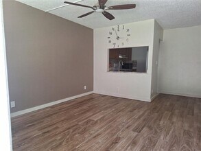 10037 Winding Lake Rd in Sunrise, FL - Foto de edificio - Building Photo
