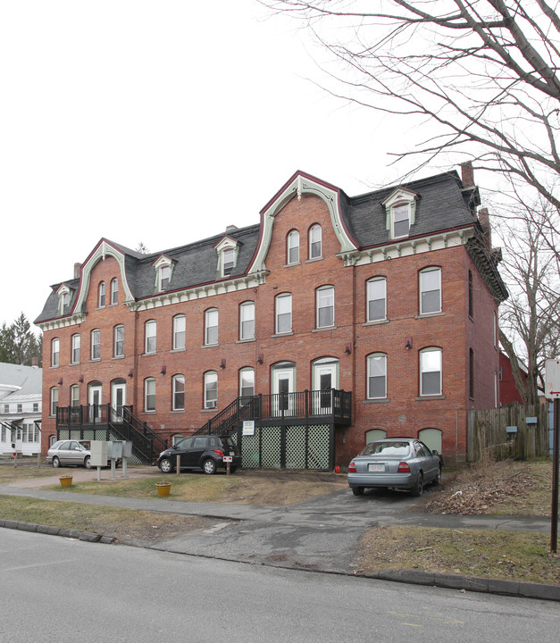 99 Wendell Ave in Pittsfield, MA - Foto de edificio