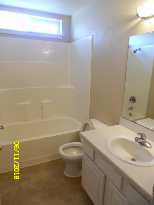 467 NW Meadows Dr in McMinnville, OR - Building Photo - Building Photo