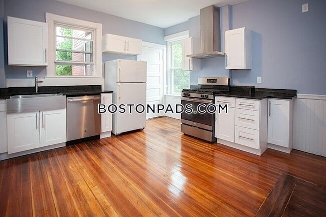 202 Harvard St, Unit 200-3 in Cambridge, MA - Building Photo - Building Photo