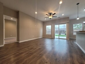 1353 Molly Ave in Woodland, CA - Building Photo - Building Photo