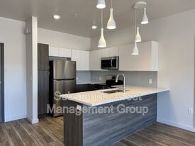 1665 Midtown Pl in Midwest City, OK - Building Photo