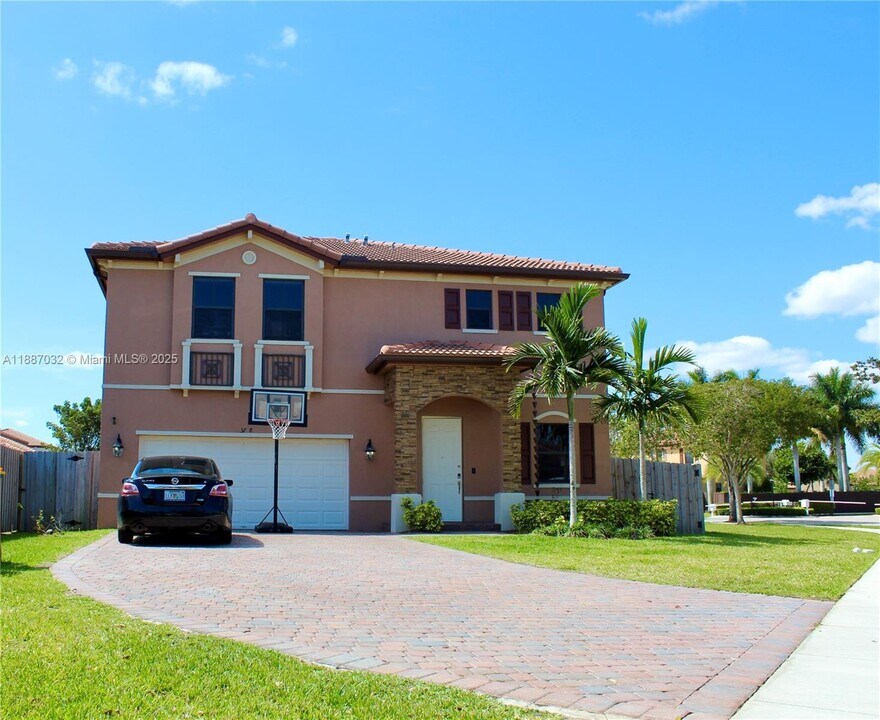 3728 SE 5th Ct in Homestead, FL - Building Photo
