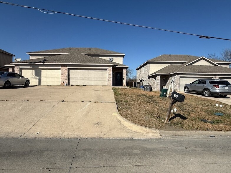 704 E College St in Princeton, TX - Building Photo