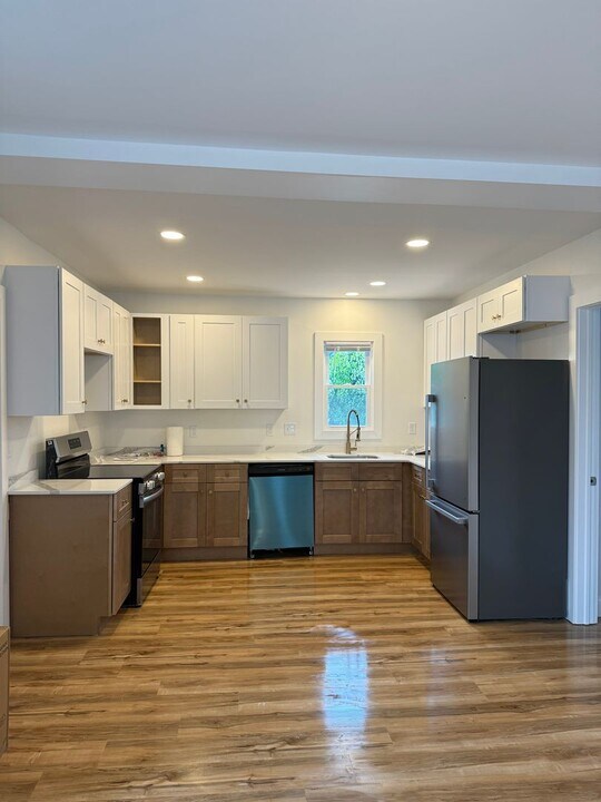 9 Colwell St in Cranston, RI - Building Photo