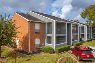 Settlers Cove in Beaumont, TX - Building Photo - Building Photo