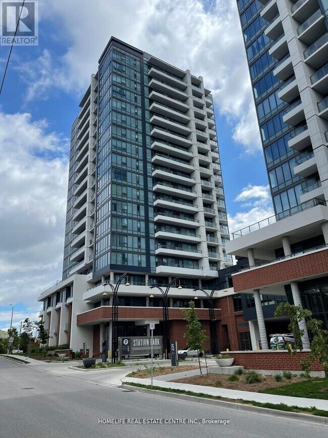property at 5 Wellington St S