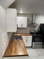 2106 Stonewall St, Unit 2B in Greenville, TX - Building Photo