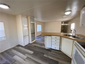 7535 McDaniel Dr in North Fort Myers, FL - Building Photo - Building Photo